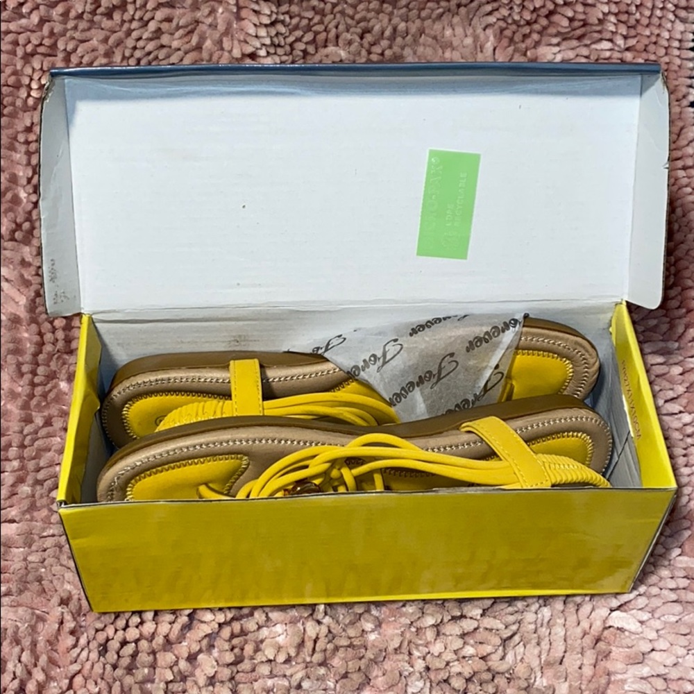 Forever sandals mustard yellow size 7